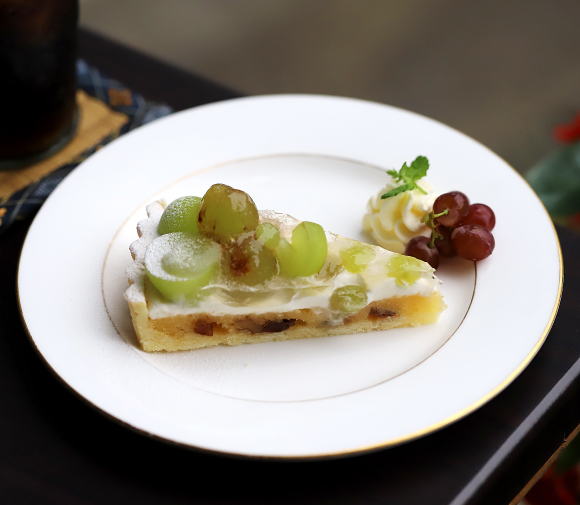和カフェ・染物すぎのきのぶどうのタルト