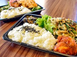 おかず屋 甲府市 和食・洋食・中華・テイクアウト