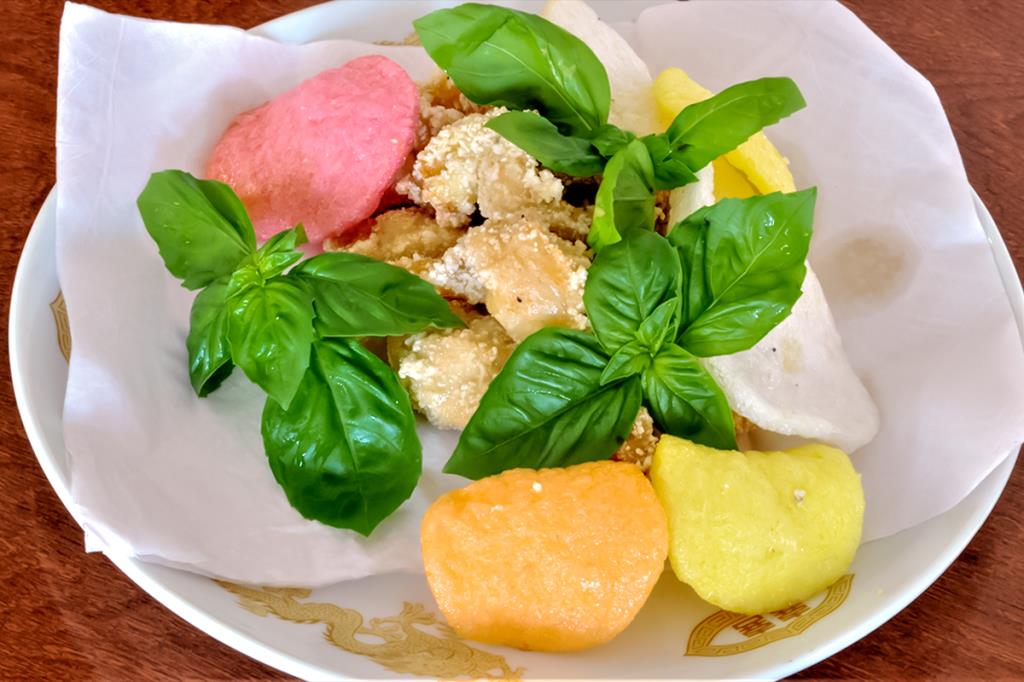 台灣夜市小吃店 甲府 中華・各国料理