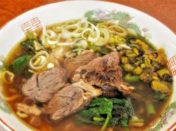 台灣夜市小吃店 甲府 中華・各国料理