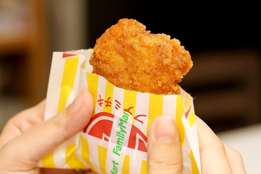 ファミリーマートのなめらかバスクチーズケーキ
