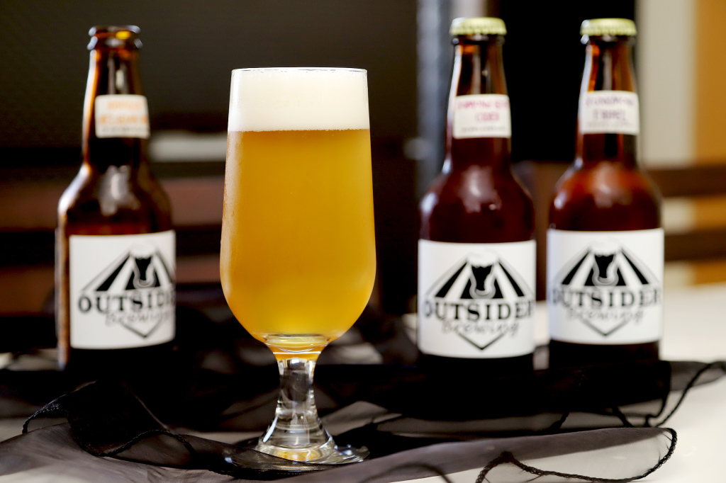 アウトサイダーブルーイングのクラフトビール ブーケ ベルジャンウィット1