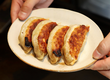 鉄板焼き中ざわの中ざわの鉄板焼き餃子
