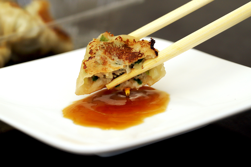 キッチンカフェそらの洋食屋のラビオリ風餃子3