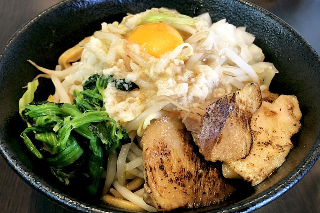 甲府のラーメン新店 つか田