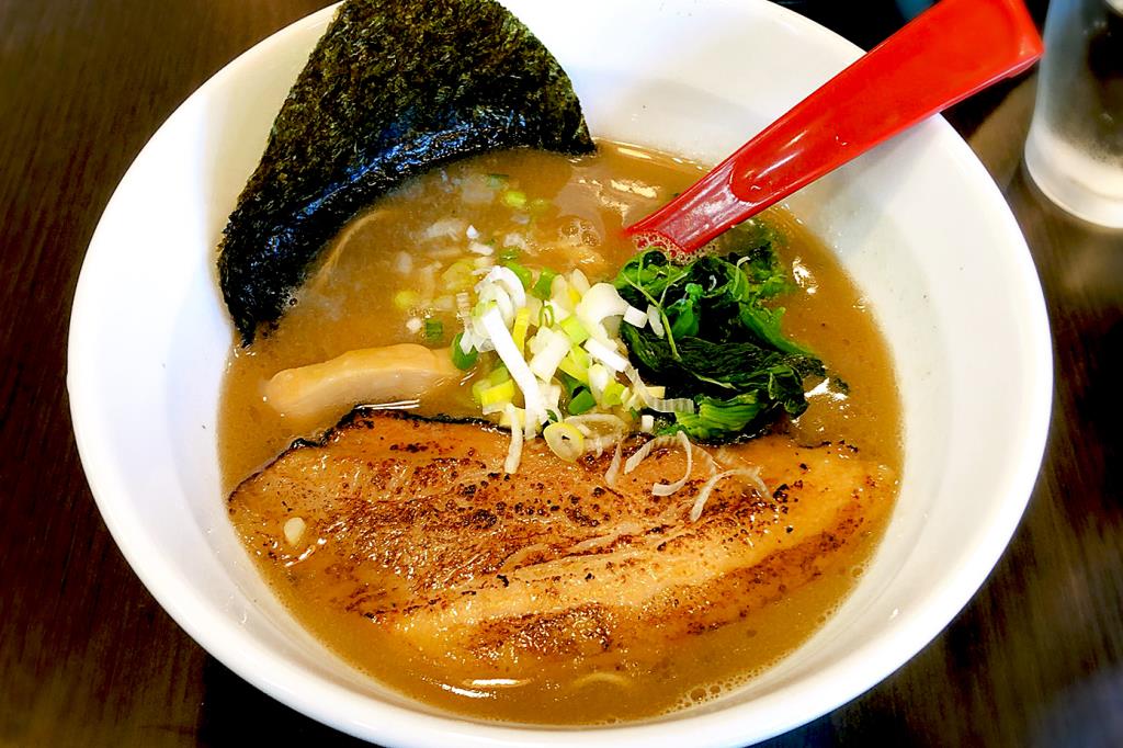 甲府のラーメン新店 つか田