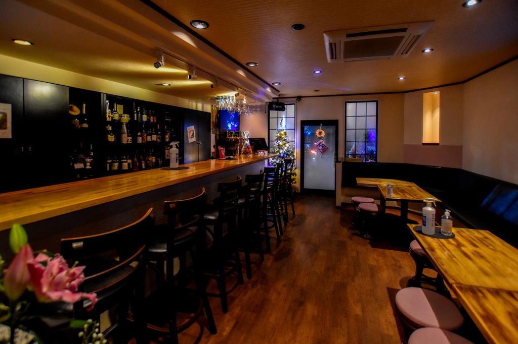 カラオケBarはなび 甲府 バー