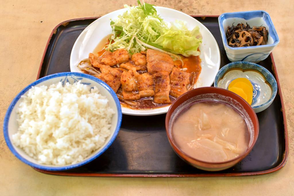 大衆食堂 しらかば　大月1