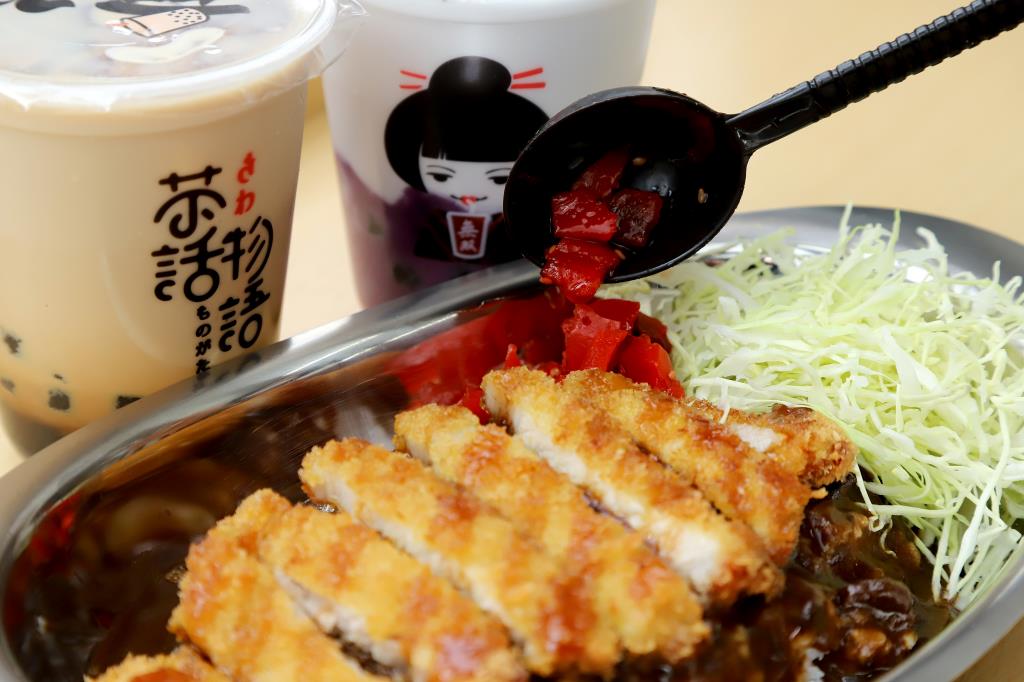 無双タピオカ新メニュー ロースカツカレー＆ジーパイ