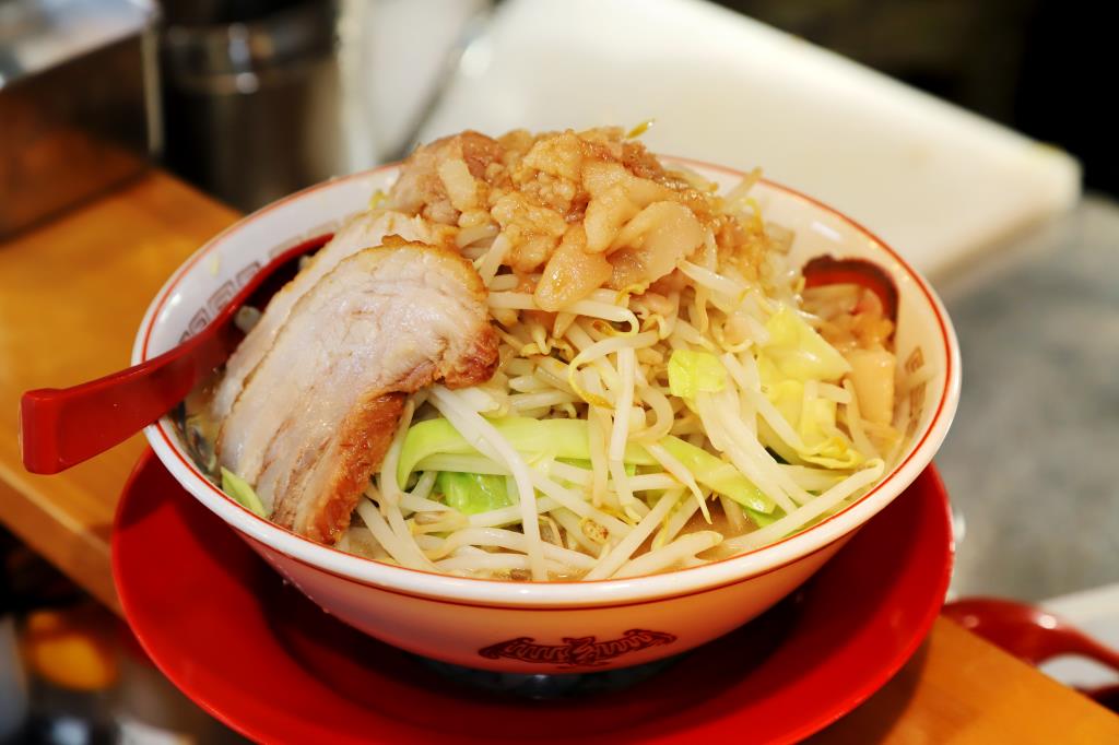「ラーメン豚彦本店」昭和町にオープン