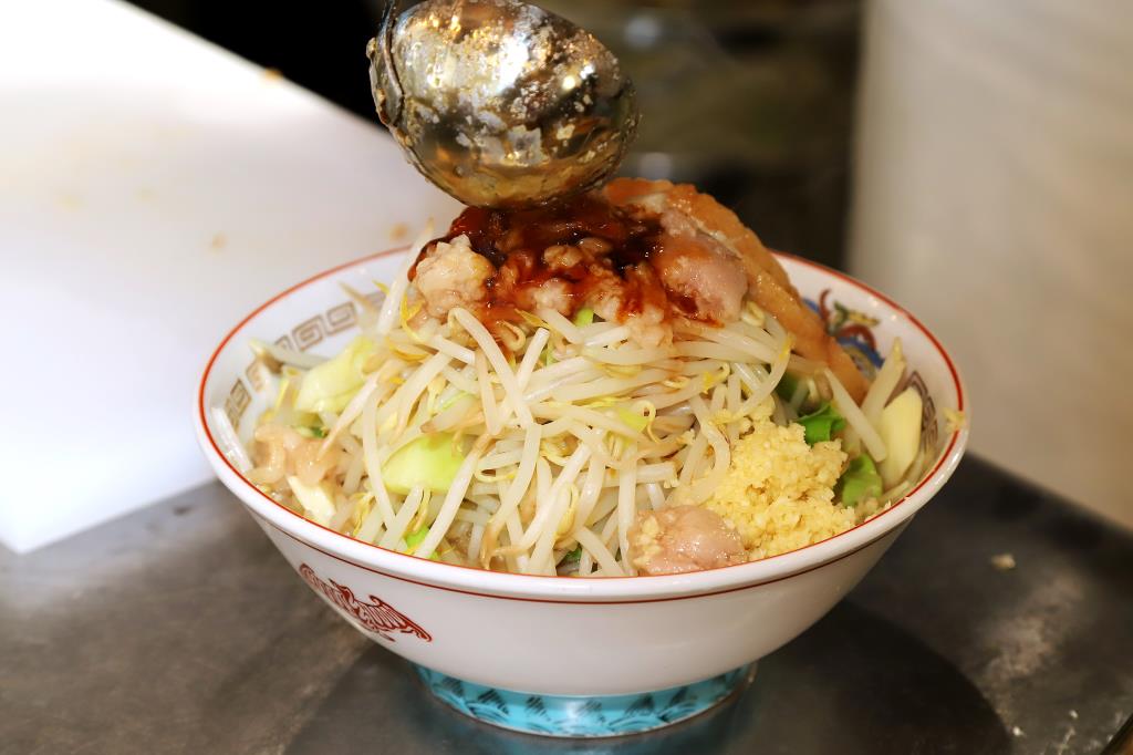 「ラーメン豚彦本店」昭和町にオープン
