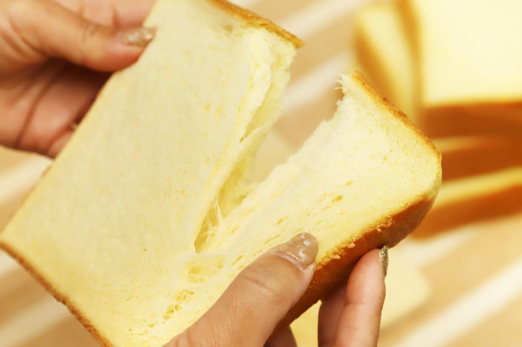 モスバーガー「バターなんていらないかも、と思わず声に出したくなるほど濃厚な食パン」