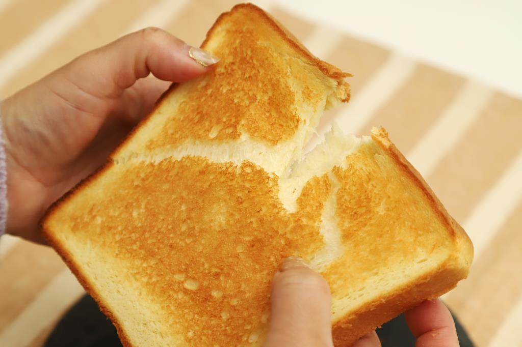 モスバーガー「バターなんていらないかも、と思わず声に出したくなるほど濃厚な食パン」