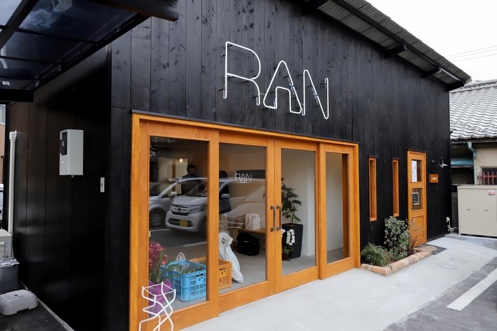 スタイリッシュなおにぎり専門店「RAN」