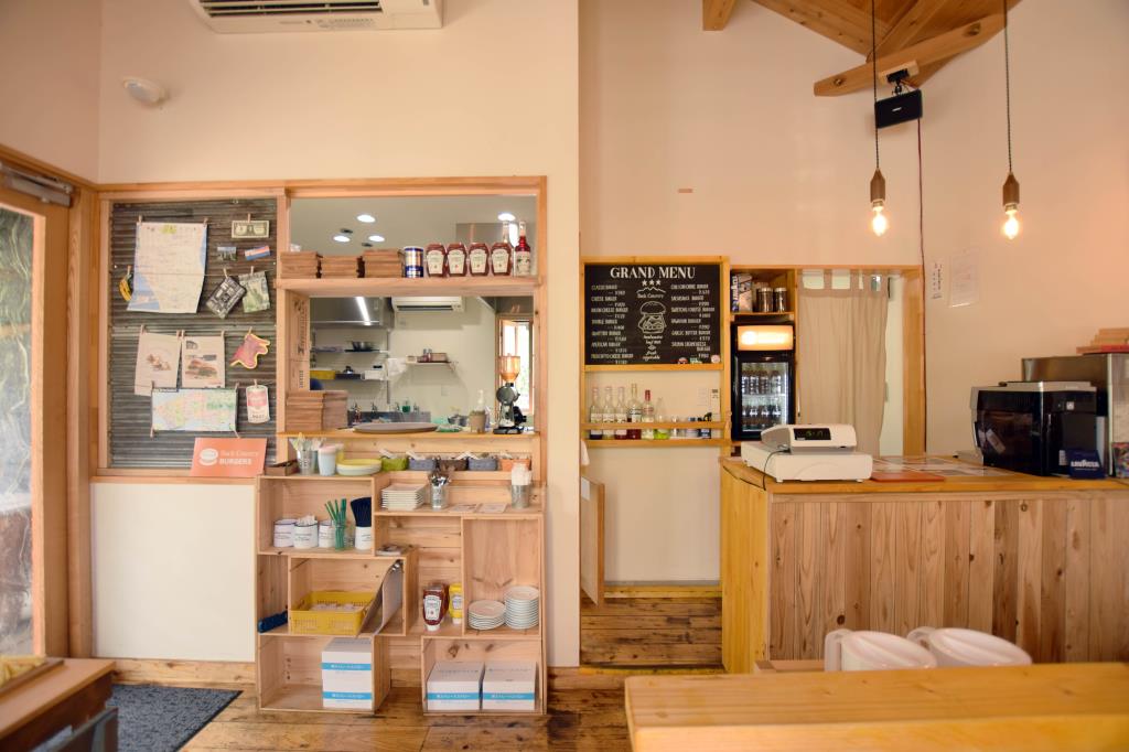 Back Country BURGERS 甲州夢小路店 内観