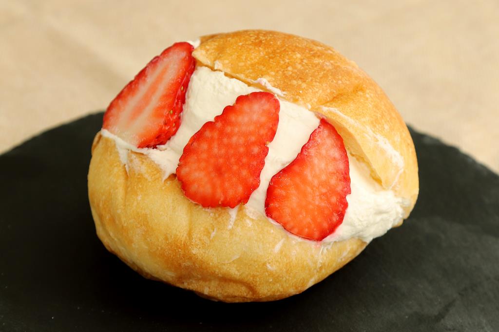 Bakery BREAD&GLASS マリトッツォ