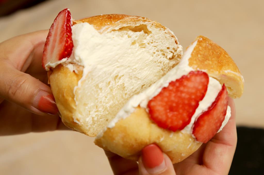 Bakery BREAD&GLASS マリトッツォ