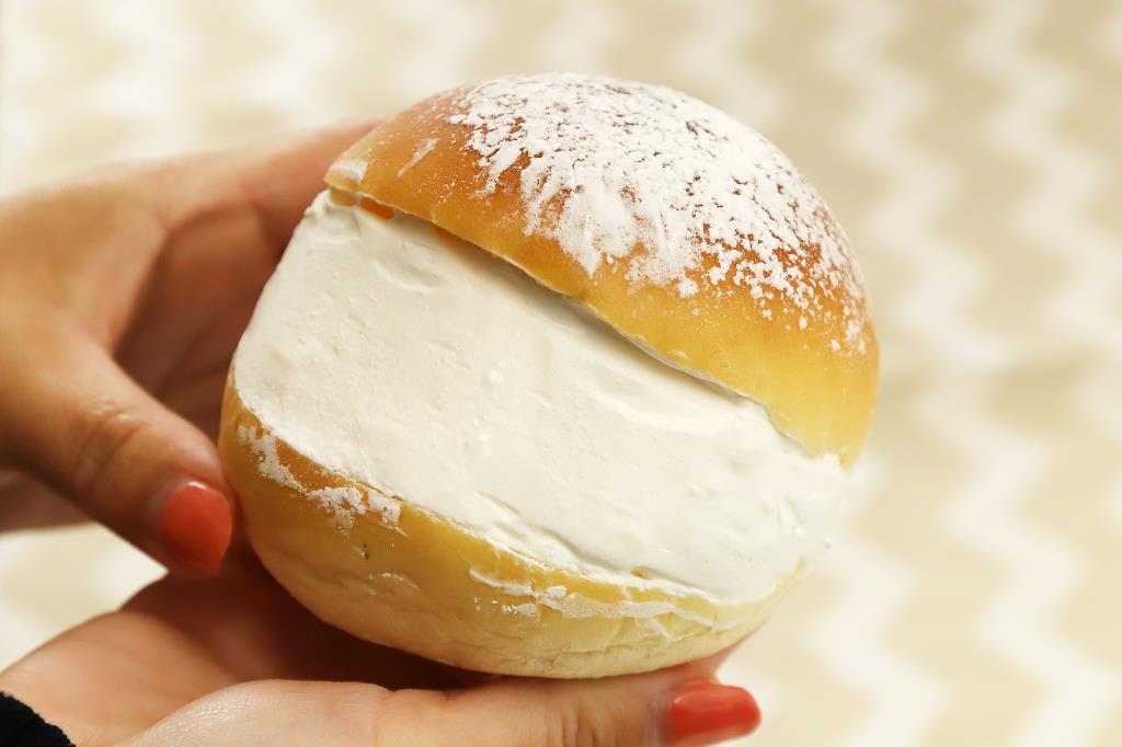 丸十パン 本店 マリトッツォ