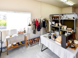 22+ nini plus 甲府 アパレル・アクセサリー・小物