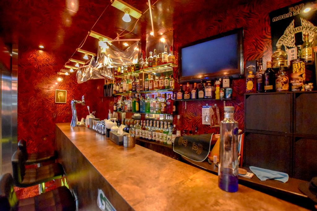 BAR MOON SHINER 甲府 バー2