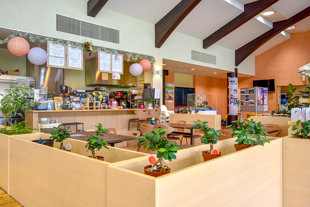 オーチャードカフェの店内