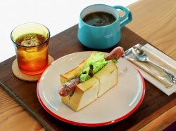 図書カフェ by白州山の水農場