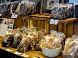 図書カフェ　by白州山の水農場 甲府3