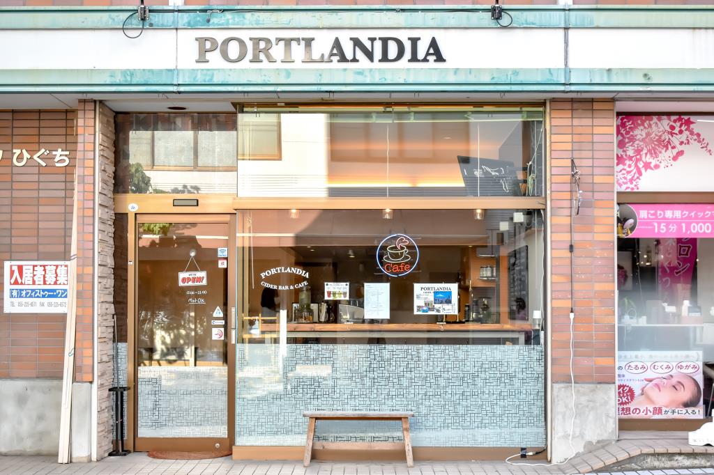 甲府 PORTLANDIA Cider Bar & Cafe
