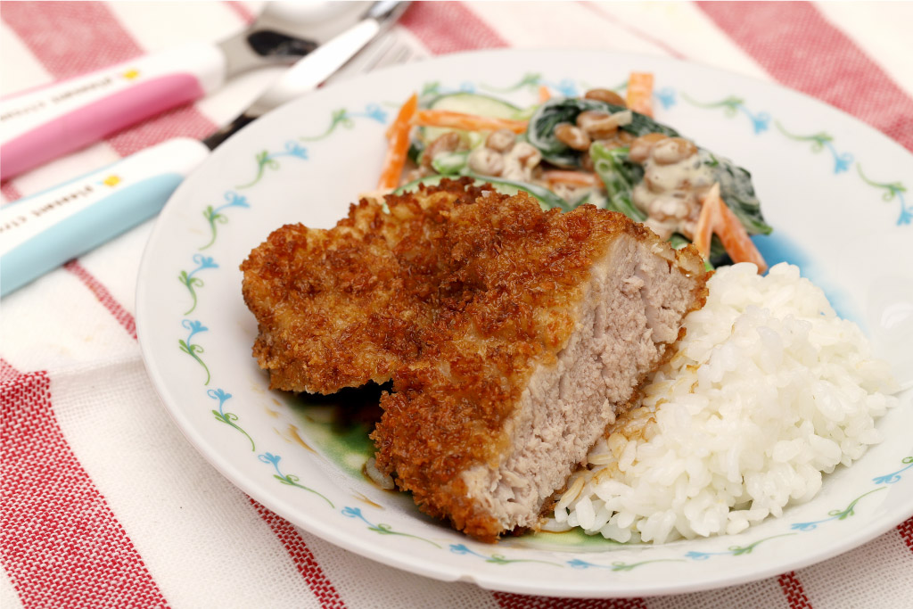 【給食レシピ vol.3】まぐろカツ＆納豆サラダ／二川保育園