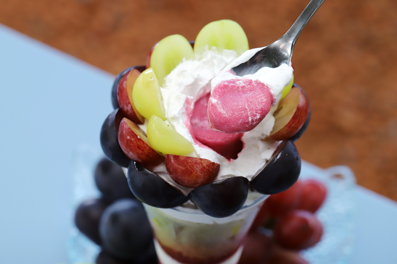 Grape Shop ココロ 5種葡萄付きのパフェ