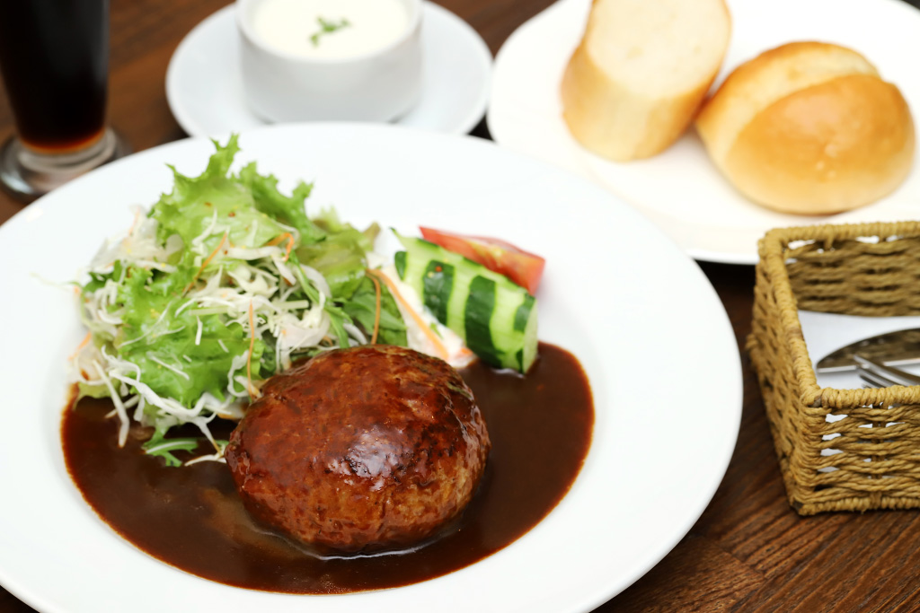ポーズ カフェレストランNANBA（ナンバ）のハンバーグ