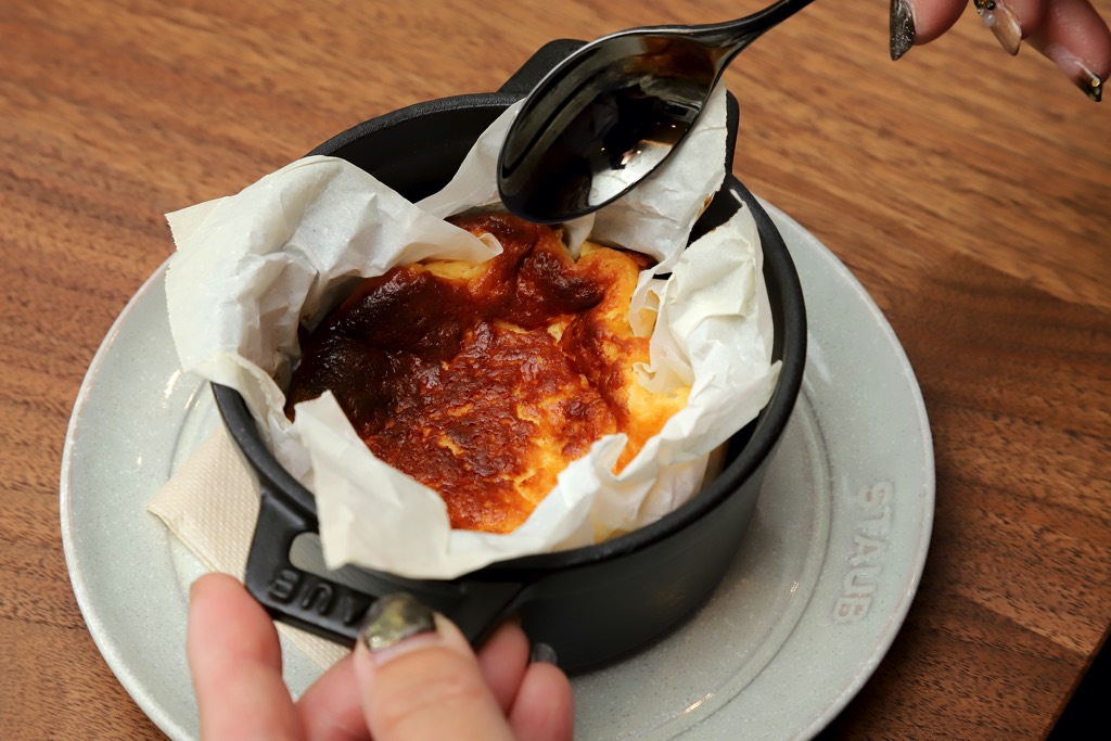 はるひカフェyamanashi 糀バスクチーズケーキアイス
