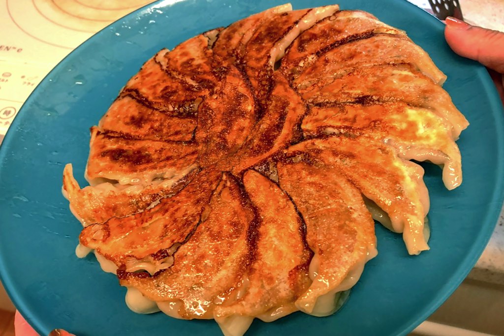 雷神餃子無人直売所 甲府善光寺店