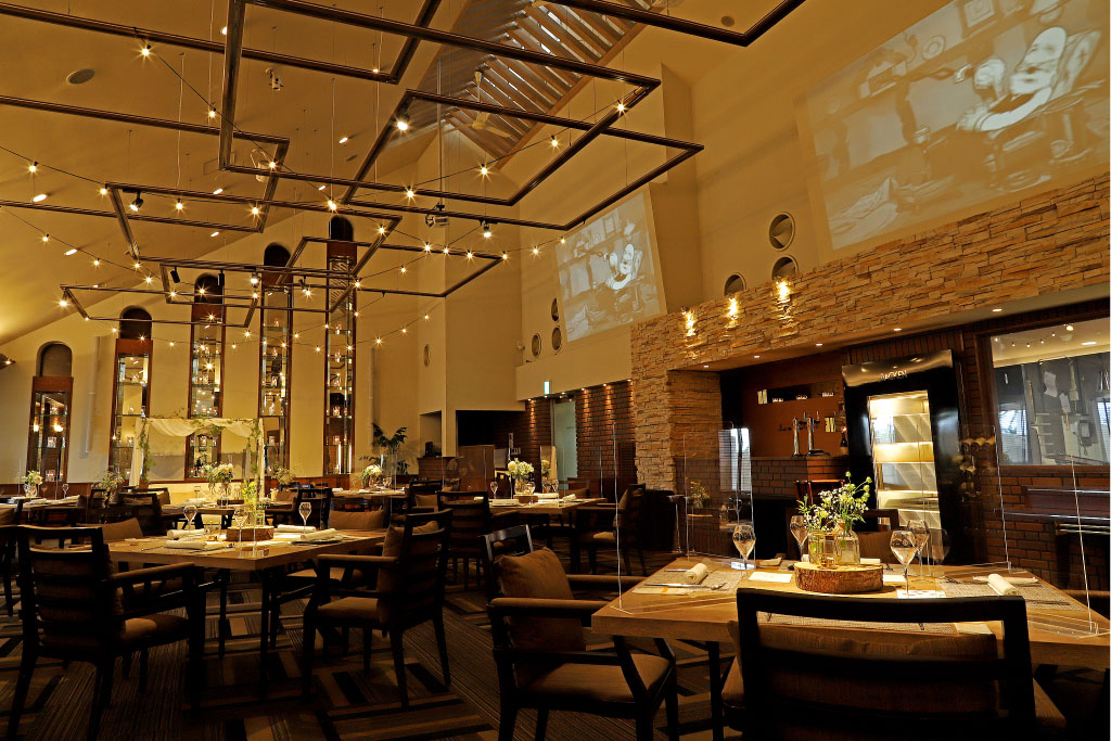 restaurant LA COUR（レストランラクール）店内2