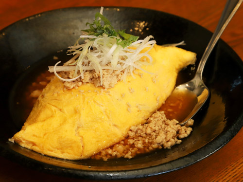 和風洋食屋 紙ひこうきのオムライス 和風鶏そぼろ添え