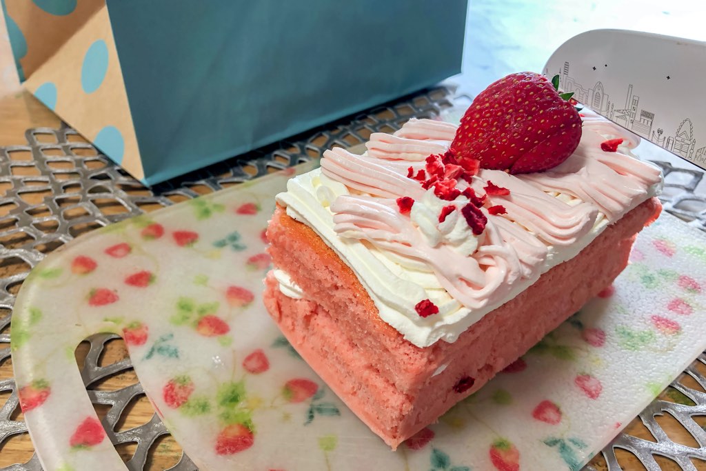 キミとホイップ甲府店 春のいちごカステラ