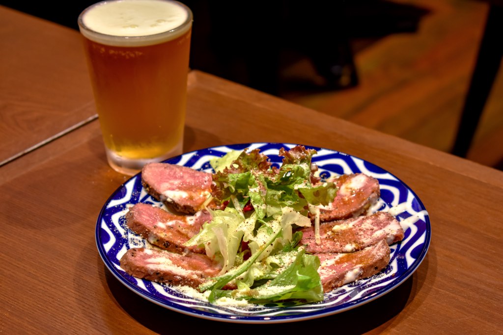 イタリアン＆ワインバーCONA甲府店／飲む人におすすめの料理／牛肉のカルパッチョ550円