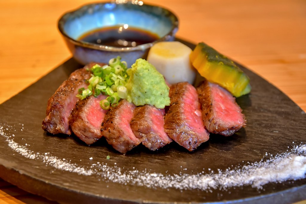 りょうり屋 恩の時／飲む人におすすめの料理／自家製牛もつ煮込み638円