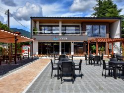 「三七の広場（みなのひろば）」ワインショップ＆飲茶カフェ＆BBQも！河口湖に2022年7月13日オープン