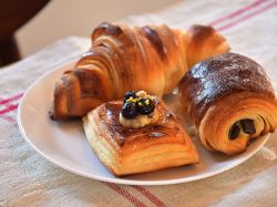 IDEAL BAKERY CROISSANT & PASTRY fumotto店
