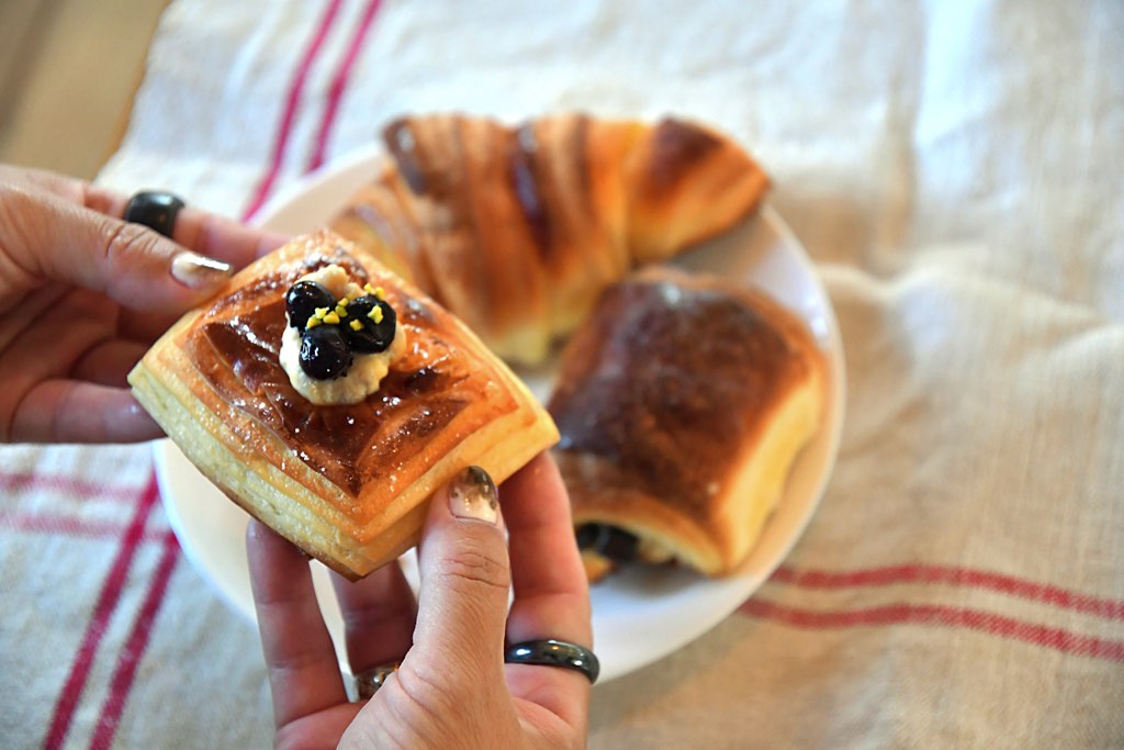 IDEAL BAKERY CROISSANT & PASTRY