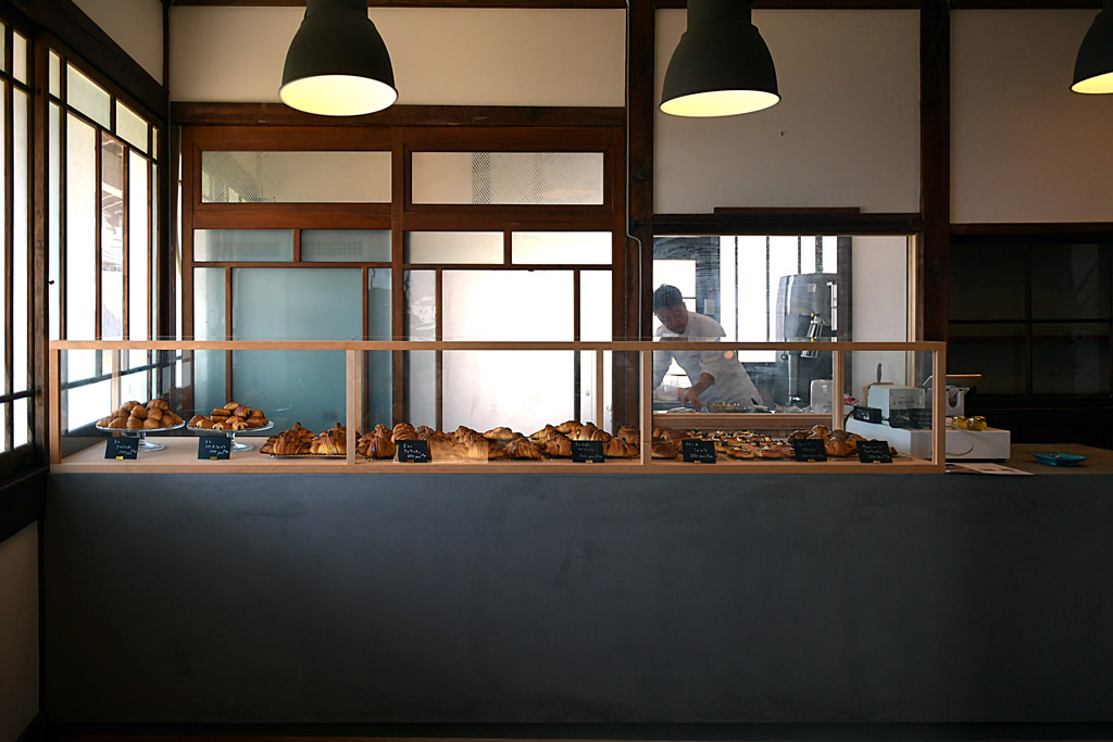 IDEAL BAKERY CROISSANT & PASTRY
