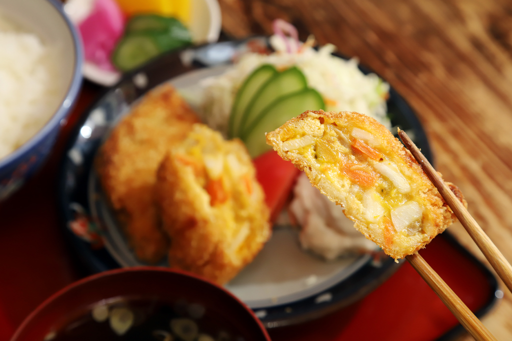 きくや食堂のコロッケ3