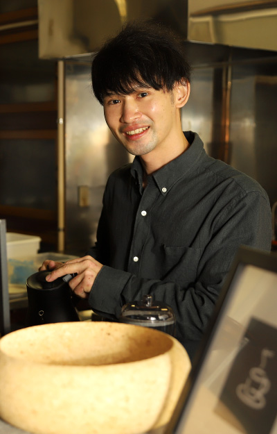 SOBA COFFEE ROASTER（ソバコーヒーロースター）の店主