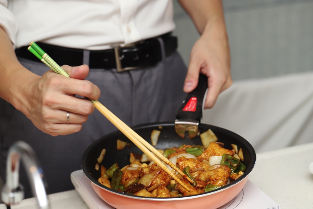 ミールキット「重慶飯店監修・鶏肉とカシューナッツ炒め」 レシピ工程5
