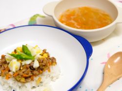 【給食レシピ vol.15】ほたてスープ＆肉みそ丼／宮前保育園
