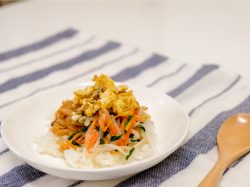 【給食レシピ vol.18】さばのビビンバ丼／中町保育園