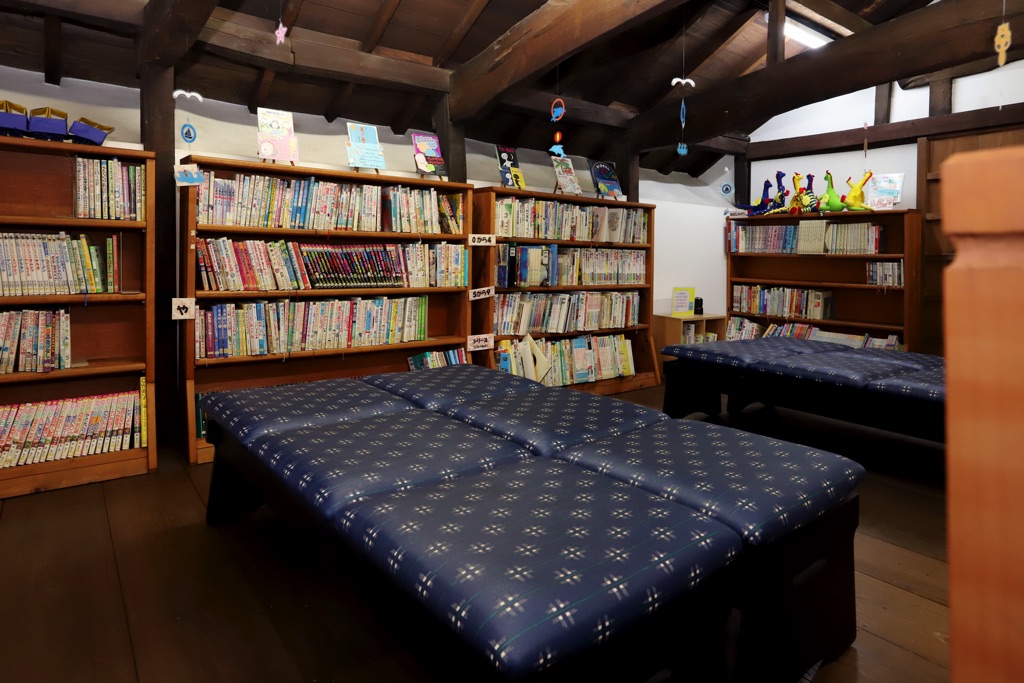 甘草屋敷子ども図書館 児童書コーナー2