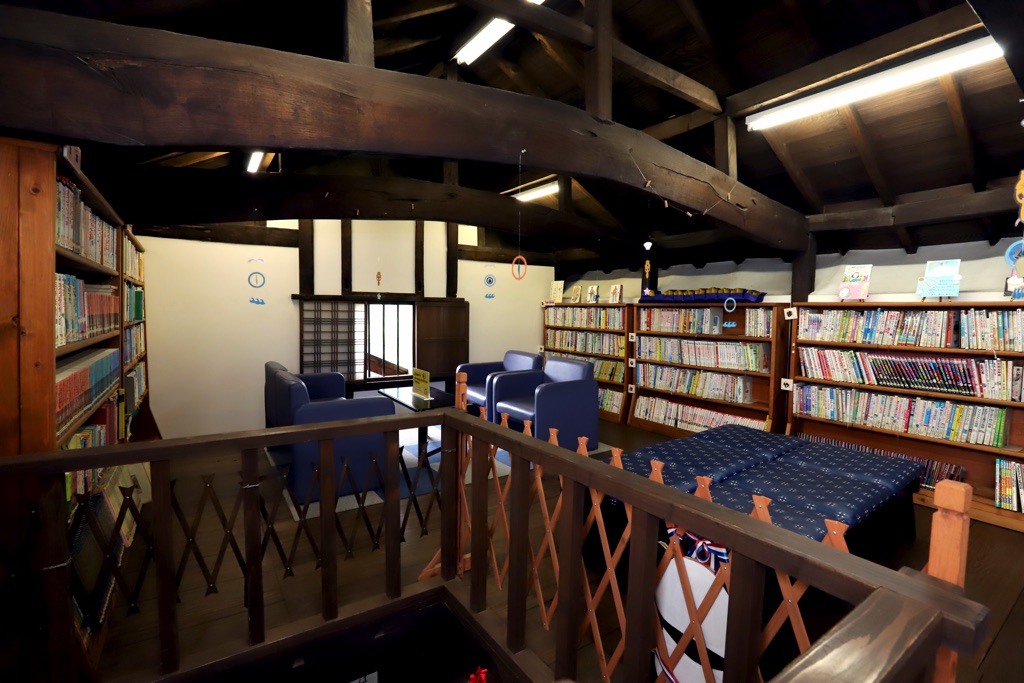 甘草屋敷子ども図書館 2階
