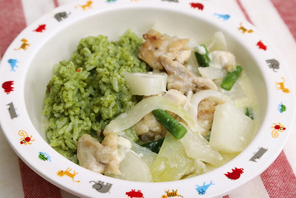 鶏もも肉のこっくりチーズ煮とジェノベーゼライス